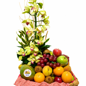Orquideas y frutas. dia de la madre